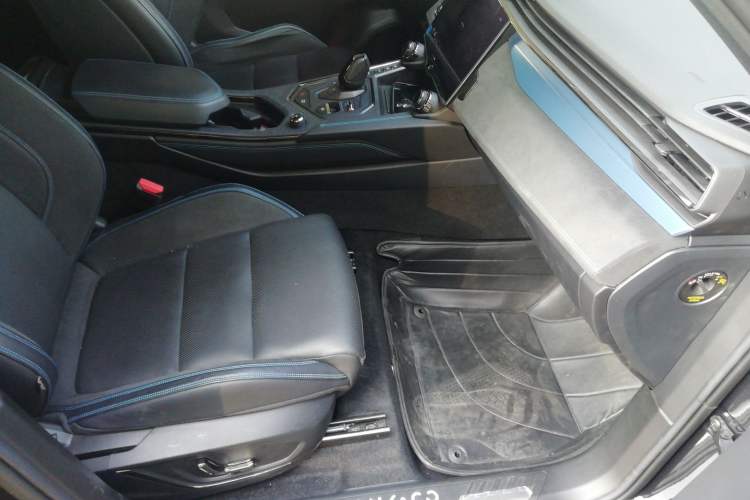 Used Lynk & Co 05 EM-P 2021 1.5TD PHEV HALO Right Front Seat
