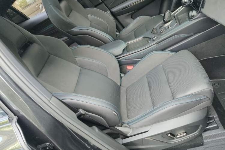 Used Lynk & Co 05 EM-P 2021 1.5TD PHEV HALO Right Front Seat