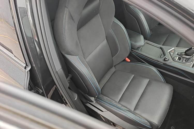 Used Lynk & Co 05 EM-P 2021 1.5TD PHEV HALO Right Front Seat