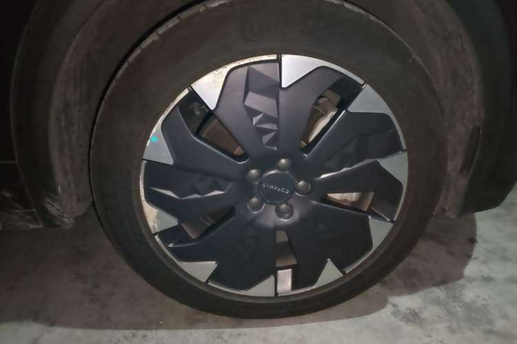 Used Lynk & Co 05 EM-P 2021 1.5TD PHEV HALO Right Front Wheel Hub