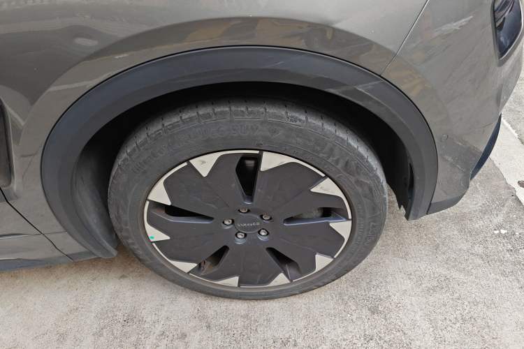 Used Lynk & Co 05 EM-P 2021 1.5TD PHEV HALO Right Front Wheel Hub