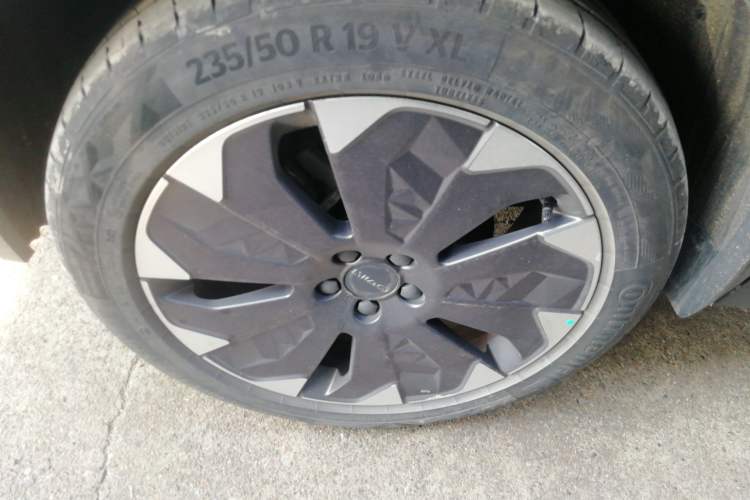 Used Lynk & Co 05 EM-P 2021 1.5TD PHEV HALO Right Rear Wheel Hub