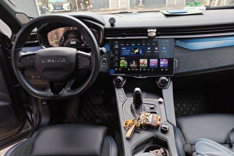 Used Lynk & Co 05 EM-P 2021 1.5TD PHEV HALO Center Console