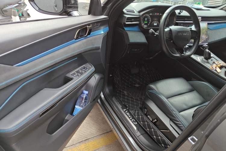 Used Lynk & Co 05 EM-P 2021 1.5TD PHEV HALO Driver Seat