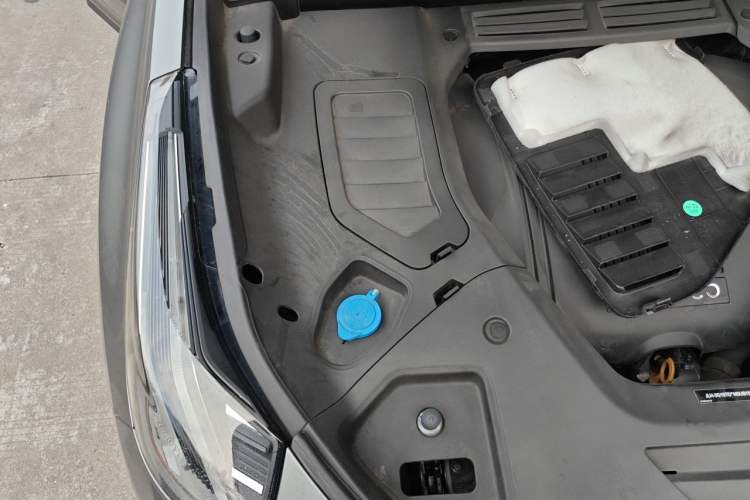Used Lynk & Co 05 EM-P 2021 1.5TD PHEV HALO Engine Bay Right