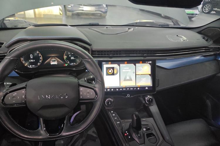Used Lynk & Co 05 EM-P 2021 1.5TD PHEV HALO Center Console