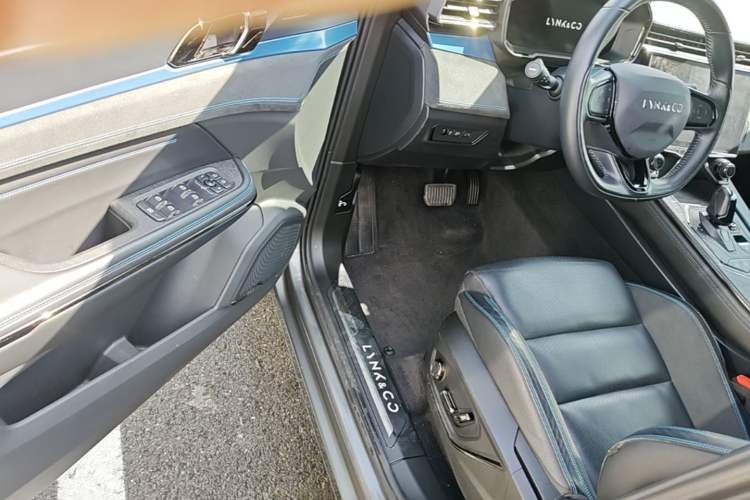 Used Lynk & Co 05 EM-P 2021 1.5TD PHEV HALO Driver Seat