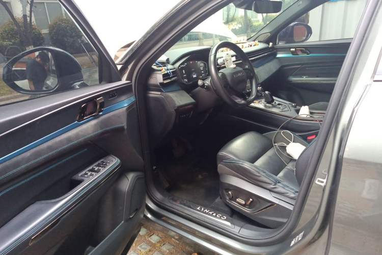 Used Lynk & Co 05 EM-P 2021 1.5TD PHEV HALO Driver Seat