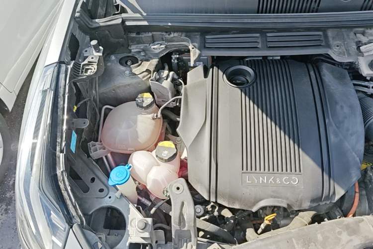 Used Lynk & Co 05 EM-P 2021 1.5TD PHEV HALO Engine Bay Right
