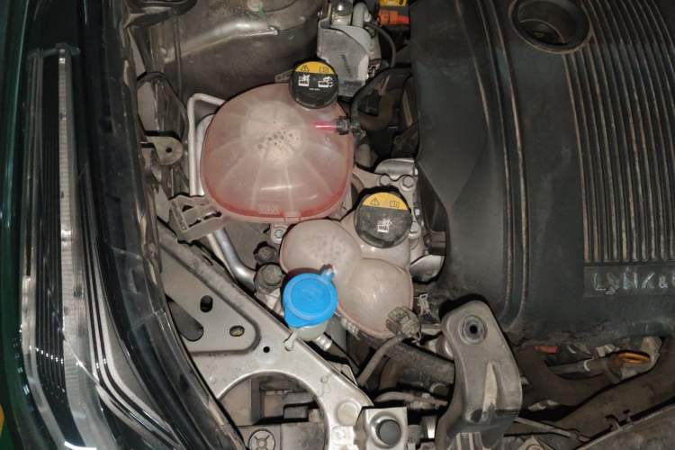 Used Lynk & Co 05 EM-P 2021 1.5TD PHEV HALO Engine Bay Right