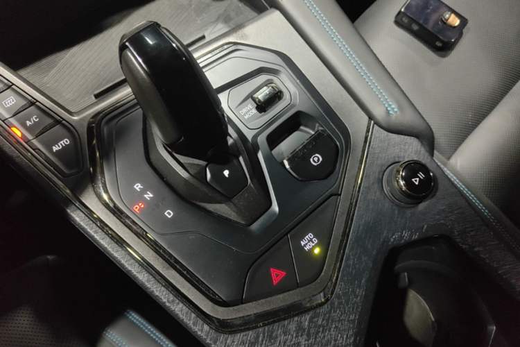 Used Lynk & Co 05 EM-P 2021 1.5TD PHEV HALO Gear Lever