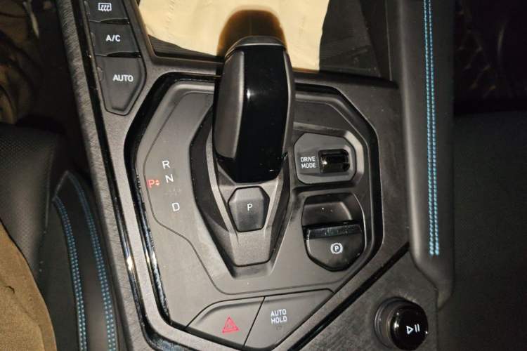 Used Lynk & Co 05 EM-P 2021 1.5TD PHEV HALO Gear Lever
