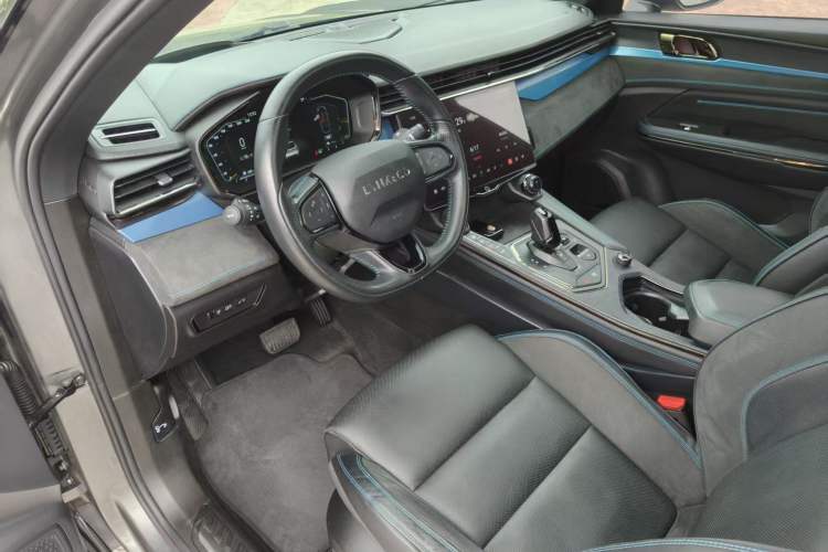 Used Lynk & Co 05 EM-P 2021 1.5TD PHEV HALO Interior 5