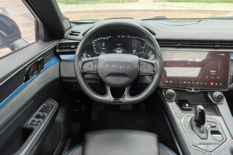Used Lynk & Co 05 EM-P 2021 1.5TD PHEV HALO Interior 6