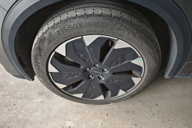 Used Lynk & Co 05 EM-P 2021 1.5TD PHEV HALO Left Front Wheel Hub