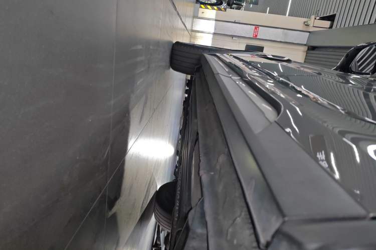 Used Lynk & Co 05 EM-P 2021 1.5TD PHEV HALO Left Side Sill