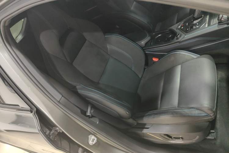 Used Lynk & Co 05 EM-P 2021 1.5TD PHEV HALO Right Front Seat