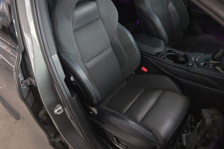 Used Lynk & Co 05 EM-P 2021 1.5TD PHEV HALO Right Front Seat