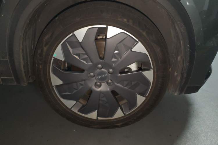 Used Lynk & Co 05 EM-P 2021 1.5TD PHEV HALO Right Front Wheel Hub