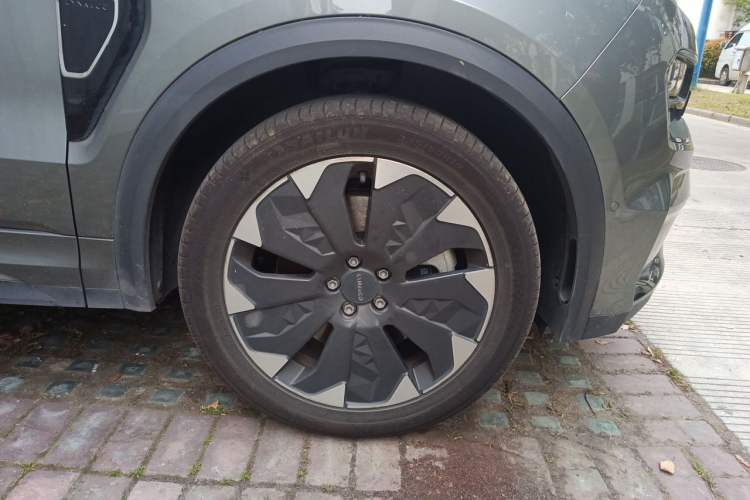 Used Lynk & Co 05 EM-P 2021 1.5TD PHEV HALO Right Front Wheel Hub
