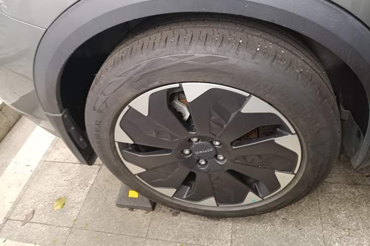 Used Lynk & Co 05 EM-P 2021 1.5TD PHEV HALO Right Rear Wheel Hub