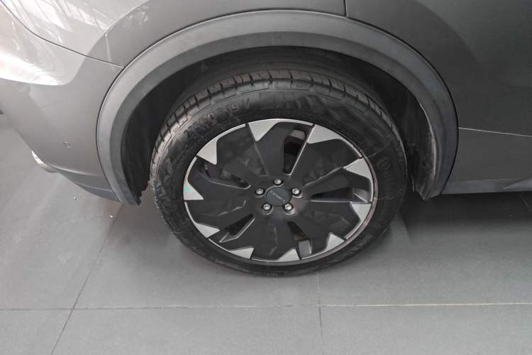 Used Lynk & Co 05 EM-P 2021 1.5TD PHEV HALO Right Rear Wheel Hub