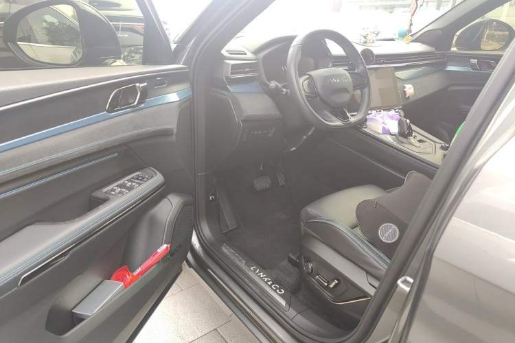 Used Lynk & Co 05 EM-P 2021 1.5TD PHEV HALO Driver Seat