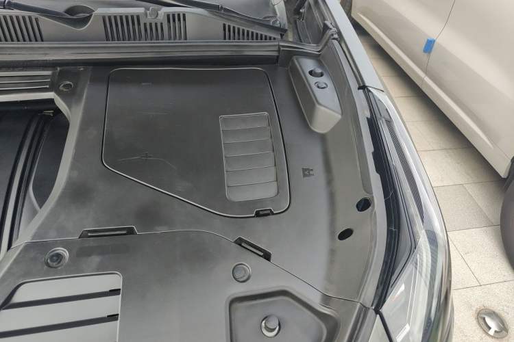 Used Lynk & Co 05 EM-P 2021 1.5TD PHEV HALO Engine Bay Left