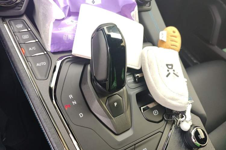 Used Lynk & Co 05 EM-P 2021 1.5TD PHEV HALO Gear Lever