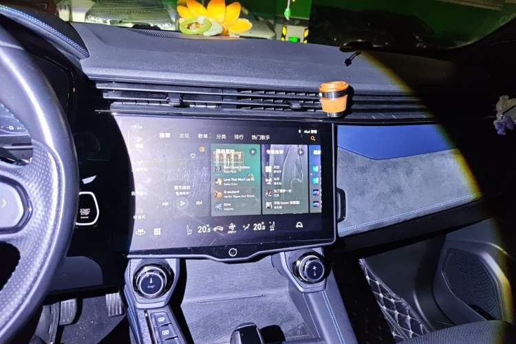 Used Lynk & Co 05 EM-P 2021 1.5TD PHEV HALO Audio And AC Panel