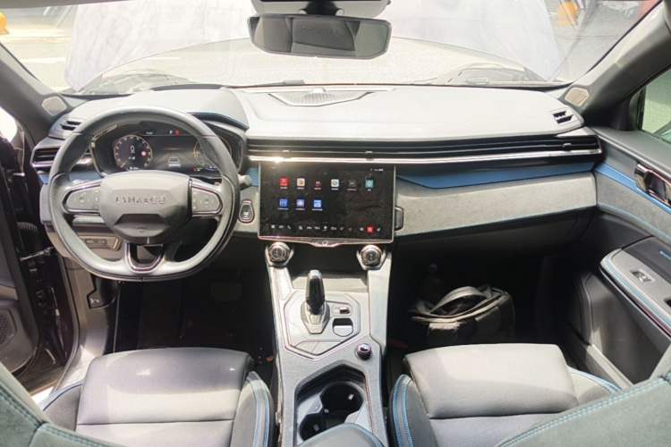 Used Lynk & Co 05 EM-P 2021 1.5TD PHEV HALO Center Console