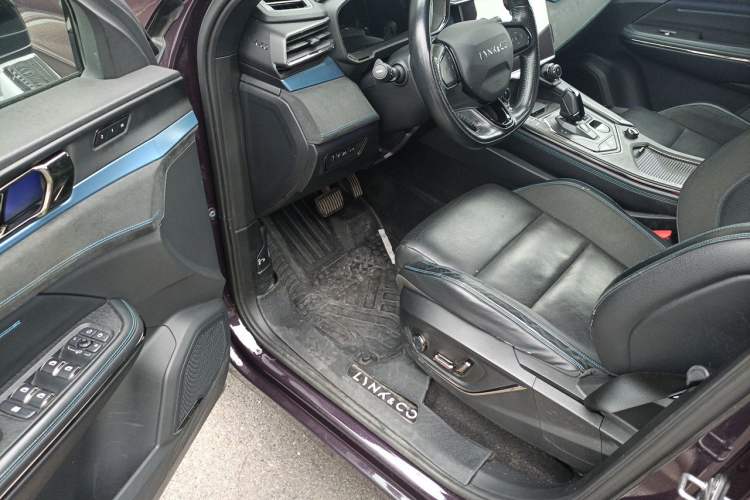 Used Lynk & Co 05 EM-P 2021 1.5TD PHEV HALO Driver Seat