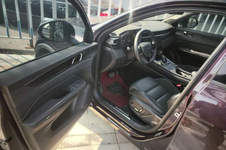 Used Lynk & Co 05 EM-P 2021 1.5TD PHEV HALO Driver Seat