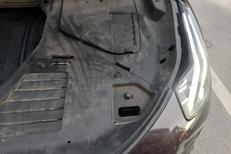 Used Lynk & Co 05 EM-P 2021 1.5TD PHEV HALO Engine Bay Left
