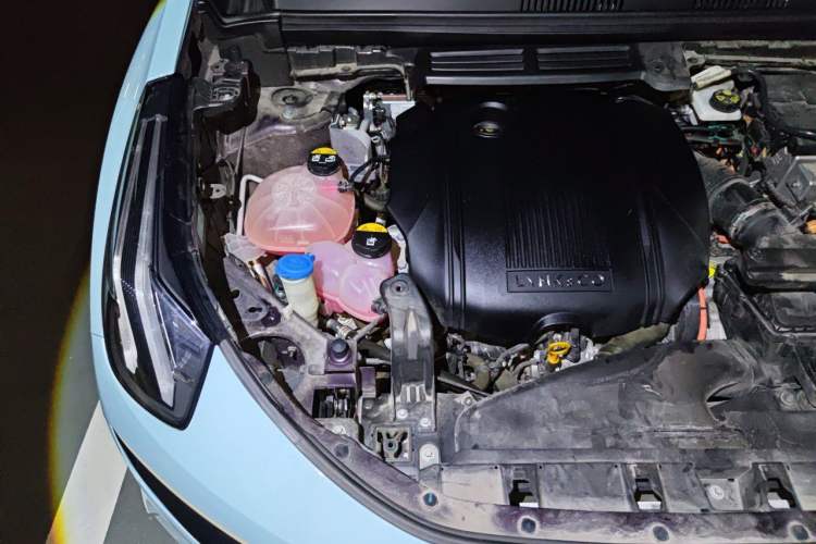 Used Lynk & Co 05 EM-P 2021 1.5TD PHEV HALO Engine Bay Right