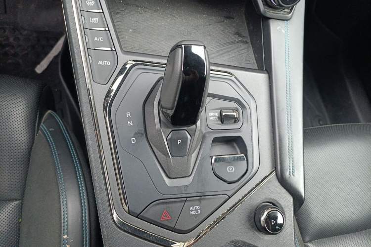 Used Lynk & Co 05 EM-P 2021 1.5TD PHEV HALO Gear Lever