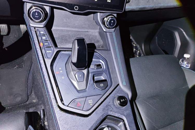 Used Lynk & Co 05 EM-P 2021 1.5TD PHEV HALO Gear Lever