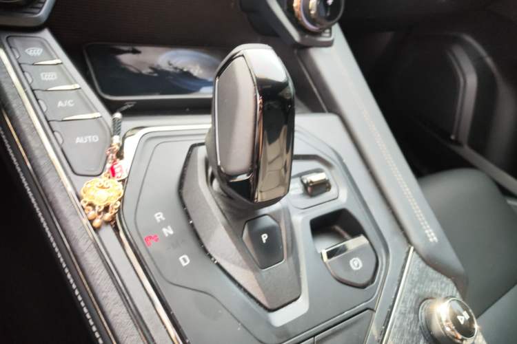 Used Lynk & Co 05 EM-P 2021 1.5TD PHEV HALO Gear Lever
