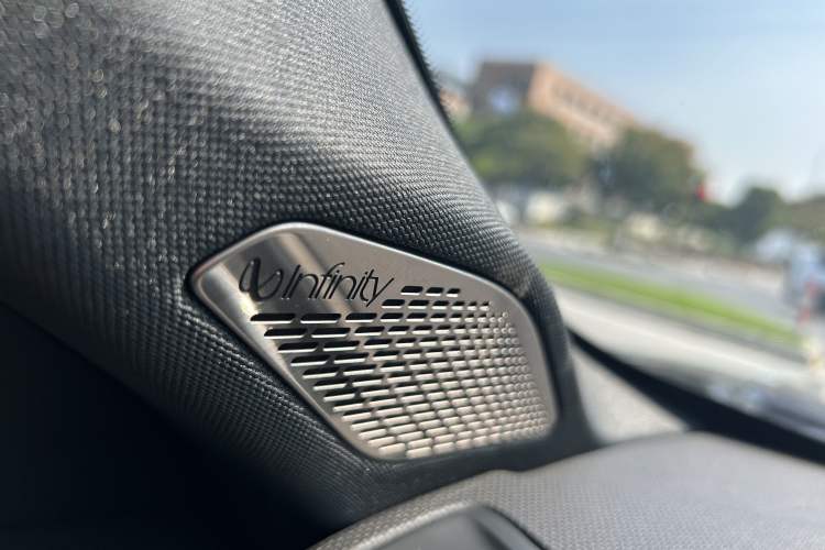Used Lynk & Co 05 EM-P 2021 1.5TD PHEV HALO Interior 10