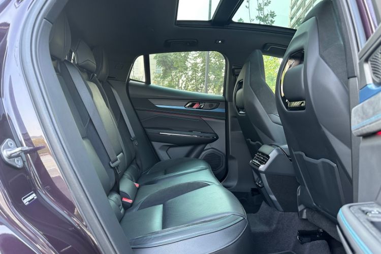 Used Lynk & Co 05 EM-P 2021 1.5TD PHEV HALO Interior 11