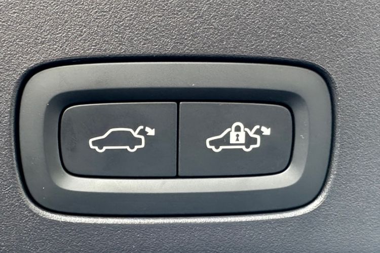 Used Lynk & Co 05 EM-P 2021 1.5TD PHEV HALO Interior 13