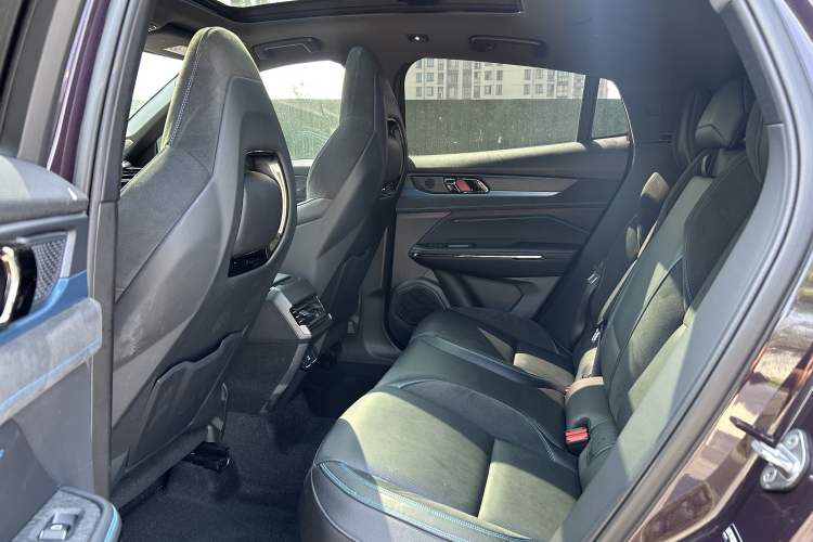 Used Lynk & Co 05 EM-P 2021 1.5TD PHEV HALO Interior 2