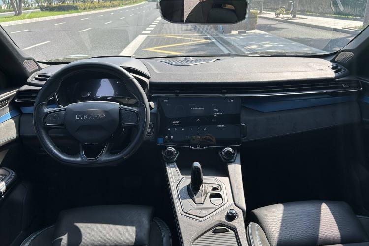 Used Lynk & Co 05 EM-P 2021 1.5TD PHEV HALO Interior 3