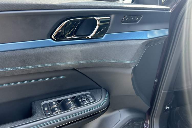 Used Lynk & Co 05 EM-P 2021 1.5TD PHEV HALO Interior 5