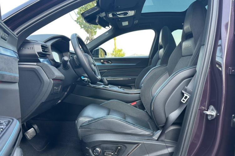 Used Lynk & Co 05 EM-P 2021 1.5TD PHEV HALO Interior 6