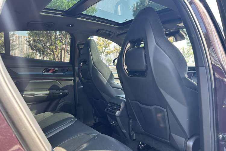 Used Lynk & Co 05 EM-P 2021 1.5TD PHEV HALO Interior 9