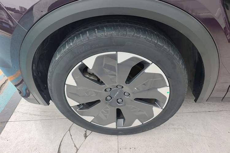 Used Lynk & Co 05 EM-P 2021 1.5TD PHEV HALO Left Front Wheel Hub