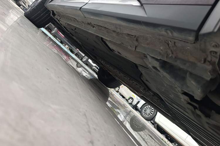 Used Lynk & Co 05 EM-P 2021 1.5TD PHEV HALO Left Side Sill