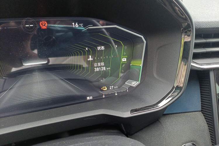 Used Lynk & Co 05 EM-P 2021 1.5TD PHEV HALO Odometer Close Up