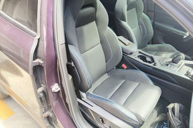 Used Lynk & Co 05 EM-P 2021 1.5TD PHEV HALO Right Front Seat
